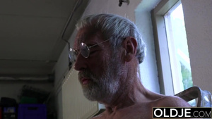 Дед выебал внучку за то что она ехала за рулем пьяная