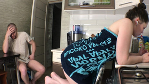 Моя сестра соблазнила меня, не смог устоять